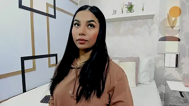 Snapshot of CharlotteGraay chatting on 8, 10, 2025 CharlotteGraay online show from 8, 10, 2025