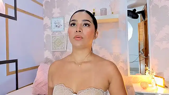 Snapshot of CharlotteGraay chatting on 18, 11, 2025 CharlotteGraay online show from 18, 11, 2025