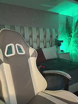 Snapshot of Sara__collins__ chatting on 20, 12, 2025 Sara collins online show from 20, 12, 2025