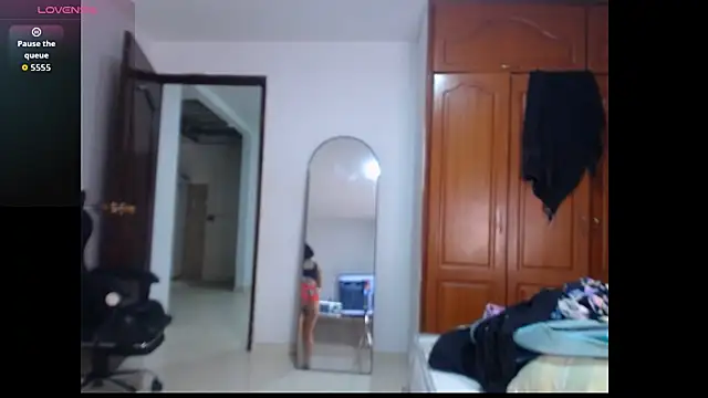 Snapshot of leslycarsson chatting on 8, 10, 2025 leslycarsson online show from 8, 10, 2025