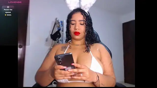 Snapshot of leslycarsson chatting on 12, 10, 2025 leslycarsson online show from 12, 10, 2025