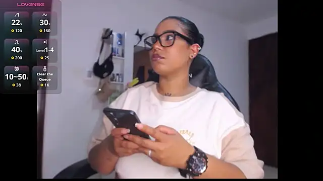 Snapshot of leslycarsson chatting on 18, 10, 2025 leslycarsson online show from 18, 10, 2025