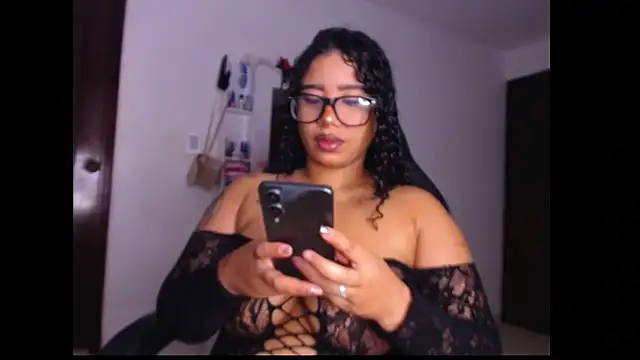 Snapshot of leslycarsson chatting on 16, 11, 2025 leslycarsson online show from 16, 11, 2025