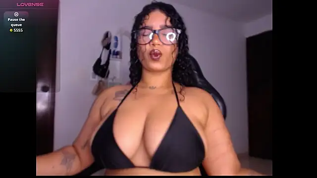 Snapshot of leslycarsson chatting on 21, 11, 2025 leslycarsson online show from 21, 11, 2025