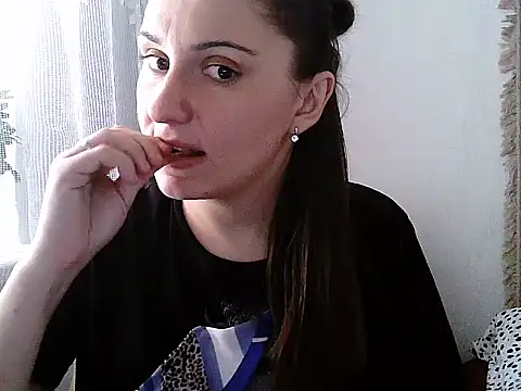 Snapshot of Yuliia30 chatting on 18, 12, 2025 Yuliia30 online show from 18, 12, 2025