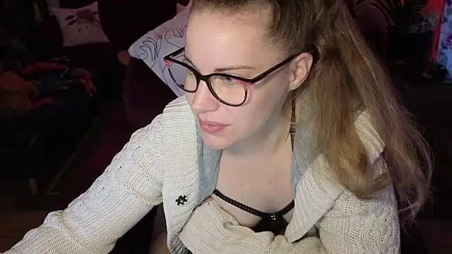 Snapshot of Miss_luxiole chatting on 6, 1, 2026 Miss luxiole online show from 6, 1, 2026