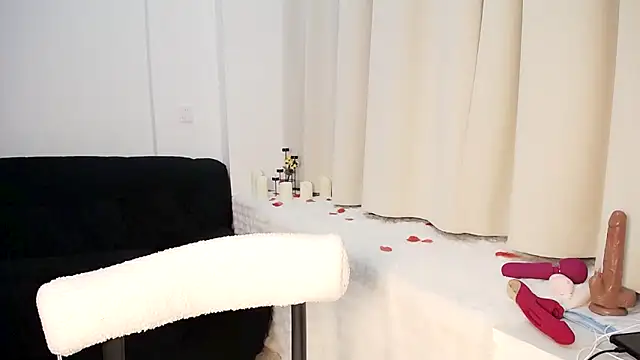 Hey-Cute online show from 26, 1, 2025