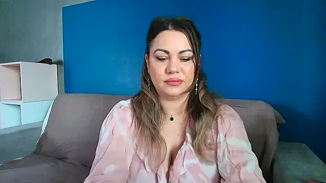Snapshot of VixenVibesX chatting on 2, 2, 2025 VixenVibesX online show from 2, 2, 2025