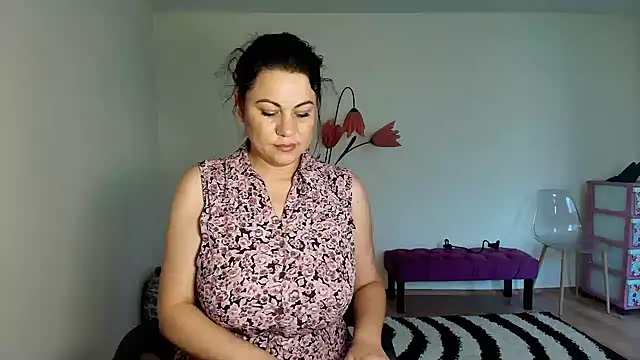 Snapshot of VixenVibesX chatting on 18, 6, 2026 VixenVibesX online show from 18, 6, 2026