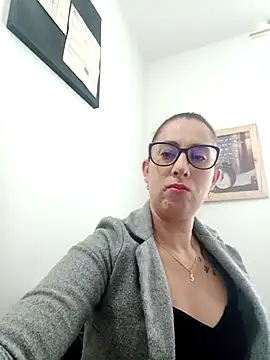 Snapshot of CHARLOTTE_1711 chatting on 12, 2, 2025 CHARLOTTE 1711 online show from 12, 2, 2025