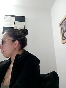 Snapshot of CHARLOTTE_1711 chatting on 21, 3, 2025 CHARLOTTE 1711 online show from 21, 3, 2025