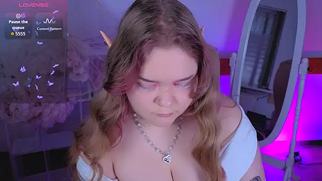 Snapshot of Erica__Alta chatting on 9, 11, 2025 Erica Alta online show from 9, 11, 2025