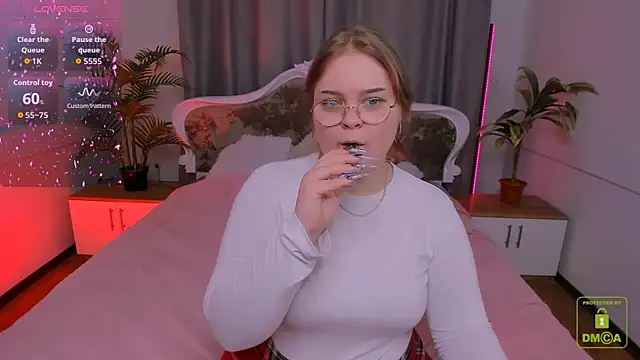 Snapshot of Erica__Alta chatting on 17, 11, 2025 Erica Alta online show from 17, 11, 2025