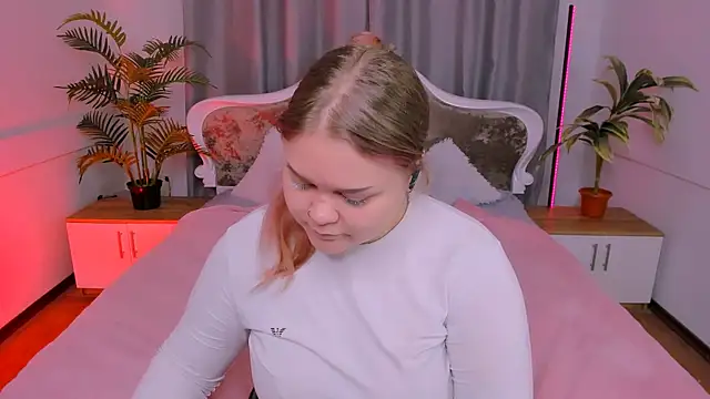 Snapshot of Erica__Alta chatting on 5, 12, 2025 Erica Alta online show from 5, 12, 2025