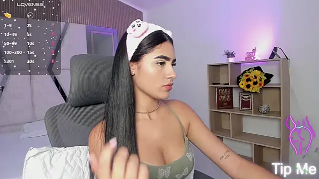 BellaaStorm online show from 22, 9, 2025