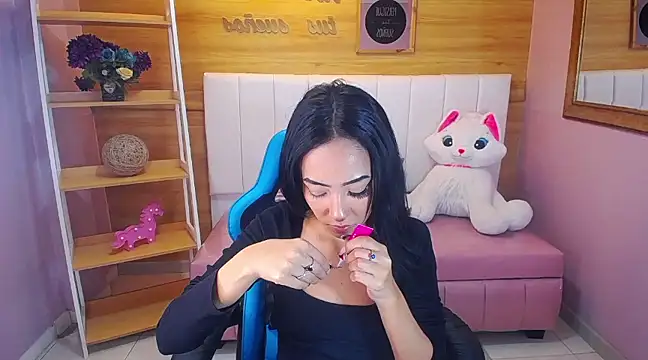 victoria ricci a online show from 10, 2, 2025