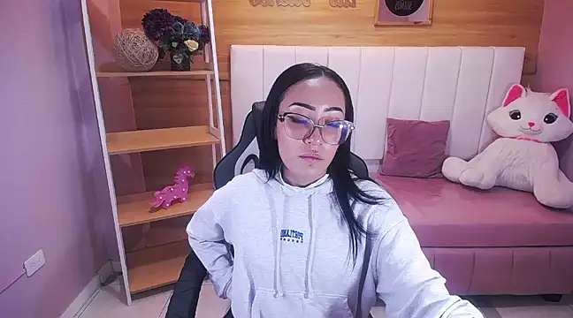 victoria ricci a online show from 13, 2, 2025