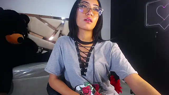 victoria ricci a online show from 8, 3, 2025