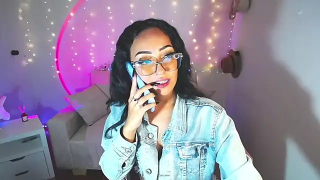 victoria ricci a online show from 13, 3, 2025