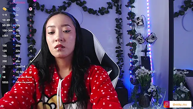 victoria ricci a online show from 8, 10, 2025