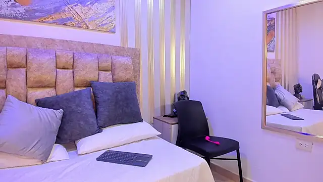 Snapshot of avis_lara chatting on 24, 9, 2025 avis lara online show from 24, 9, 2025