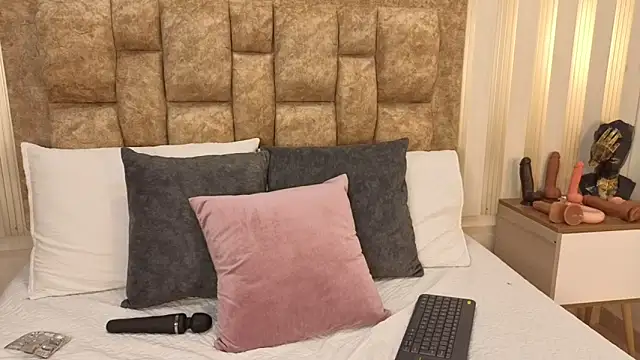 Snapshot of avis_lara chatting on 3, 12, 2025 avis lara online show from 3, 12, 2025