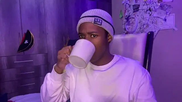 Snapshot of snotLoud chatting on 27, 4, 2026 snotLoud online show from 27, 4, 2026