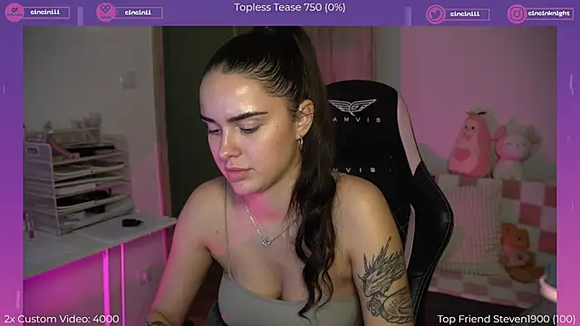 Snapshot of NaomiiMoon chatting on 1, 10, 2025 NaomiiMoon online show from 1, 10, 2025