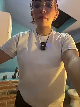 Snapshot of MartinaSooler chatting on 4, 7, 2026 MartinaSooler online show from 4, 7, 2026
