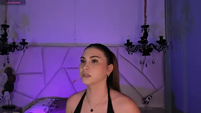 Aitana Hilton  online show from 14, 10, 2025