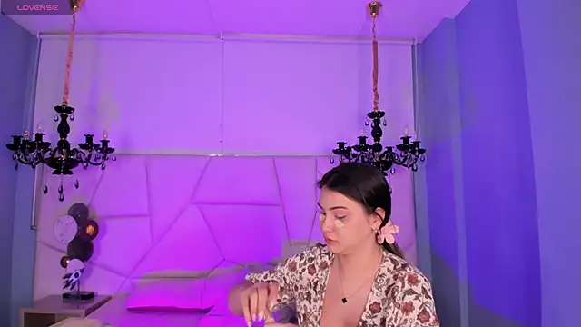 Aitana Hilton  online show from 26, 10, 2025