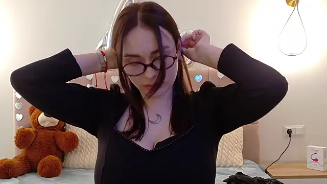 Lilliana Moon online show from 28, 2, 2025