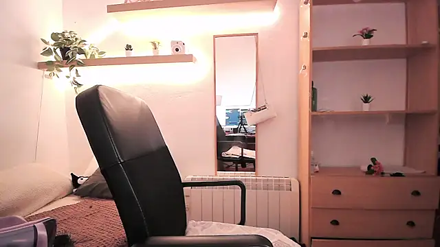 Snapshot of SabrinaSpell_ chatting on 11, 4, 2026 SabrinaSpell online show from 11, 4, 2026