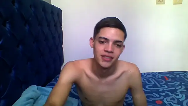 Snapshot of Latinos_2001 chatting on 5, 5, 2026 Latinos 2001 online show from 5, 5, 2026
