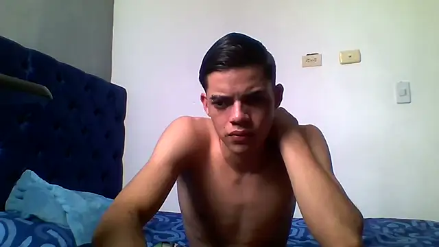 Snapshot of Latinos_2001 chatting on 11, 5, 2026 Latinos 2001 online show from 11, 5, 2026