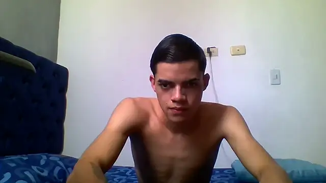Snapshot of Latinos_2001 chatting on 16, 5, 2026 Latinos 2001 online show from 16, 5, 2026