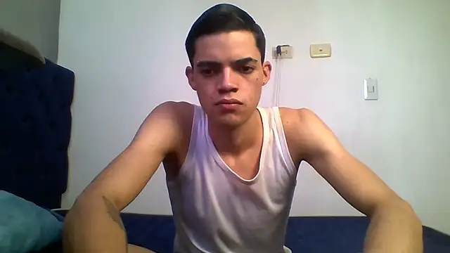 Snapshot of Latinos_2001 chatting on 6, 7, 2026 Latinos 2001 online show from 6, 7, 2026