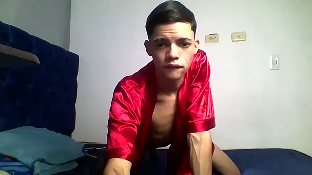 Snapshot of Latinos_2001 chatting on 10, 7, 2026 Latinos 2001 online show from 10, 7, 2026