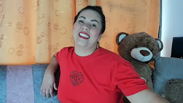 Snapshot of thamara226 chatting on 14, 1, 2026 thamara226 online show from 14, 1, 2026