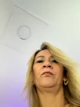 Snapshot of AtheneaRusell chatting on 25, 9, 2025 AtheneaRusell online show from 25, 9, 2025