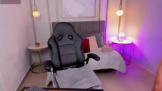 Snapshot of AtheneaRusell chatting on 11, 11, 2025 AtheneaRusell online show from 11, 11, 2025