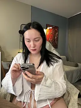 Snapshot of Kiss_My_Body chatting on 13, 4, 2026 Kiss My Body online show from 13, 4, 2026