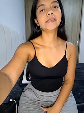 Snapshot of IslaBlaze chatting on 8, 11, 2025 IslaBlaze online show from 8, 11, 2025