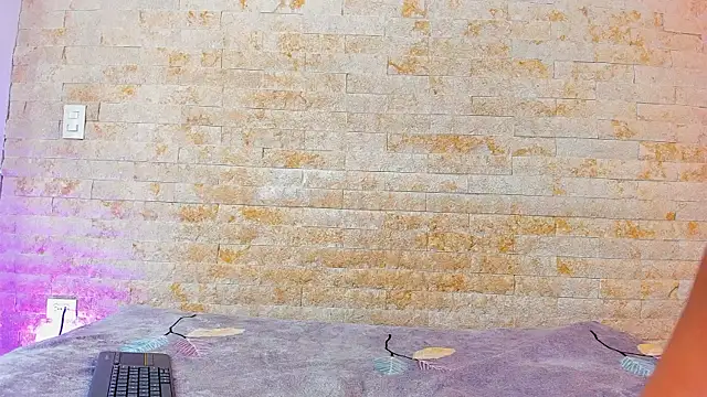 Snapshot of pocahontas_pow chatting on 25, 11, 2025 pocahontas pow online show from 25, 11, 2025