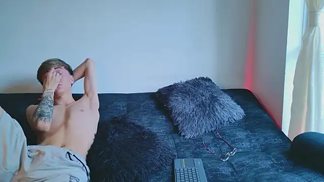 ethan and ava online show from 24, 10, 2025