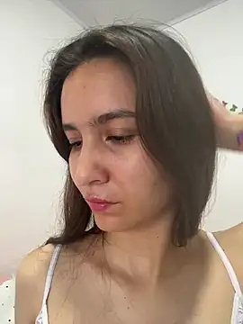 Snapshot of Bella_still chatting on 13, 5, 2026 Bella still online show from 13, 5, 2026