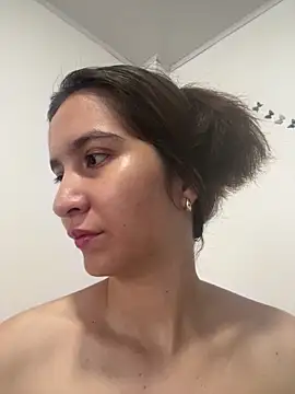 Snapshot of Bella_still chatting on 28, 5, 2026 Bella still online show from 28, 5, 2026