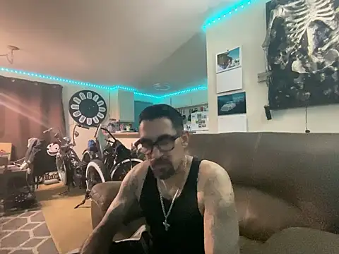 hornycouple818 online show from 15, 2, 2025