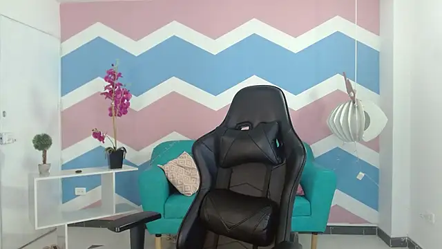 miss honey01 online show from 23, 1, 2025