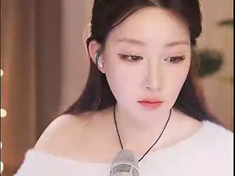 Snapshot of Dou-Dou-er chatting on 4, 3, 2025 Dou-Dou-er online show from 4, 3, 2025